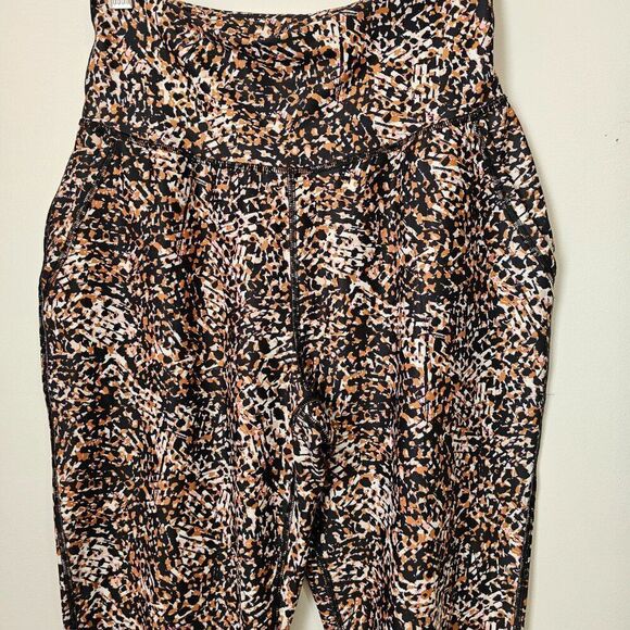 EUC LIKE NEW OLD NAVY ACTIVE POWERSOFT LEGGINGS / JOGGER STYLE SIZE M - Picture 2 of 14